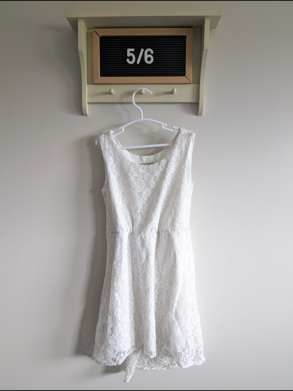 Place White Lace Sleeveless Formal Dress for Girls